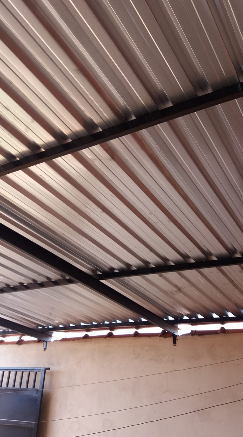 Trabalho com portão metálico finalizado
